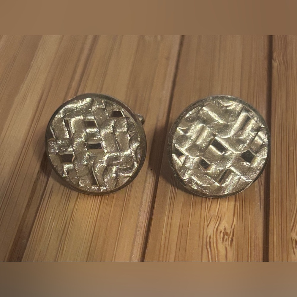 Woven Texture Round Silver Cufflinks